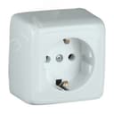 Розетка наружная с заземлением с изоляционной пластиной белая HEGEL