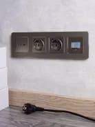 Розетка BRITE РЮш10-1-БрШ 16А с USB A+A 2.1А с заземл. защ. шторки механизм шампань IEK BR-R14-16-U21-D21-K37