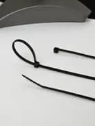 Хомут кабельный 2.5х200 нейл. черн. (уп.100шт) IEK UHH32-D025-200-100