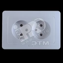 Розетка двойная скрытая со шторками белая