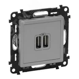 Valena LIFE Зарядное устройство с двумя USB-разьемами 240В/5В 1500мА С лицевой панелью Алюминий