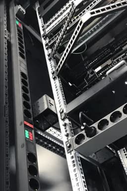 Блок розеток Hyperline SHE-24SH-BAV-CB