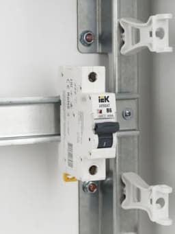 Выключатель автоматический модульный 1п B 6А M06N ARMAT IEK AR-M06N-1-B006