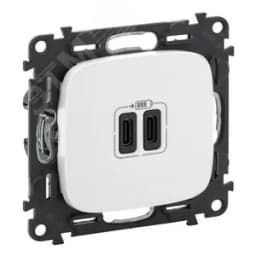 Valena ALLURE.Зарядное устройство с двумя USB-разьемами тип С-тип С 240В/5В 3000мА.С лицевой панелью.Цвет Белый Legrand Euro