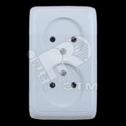 Розетка двойная наружная с изоляционной пластиной белая