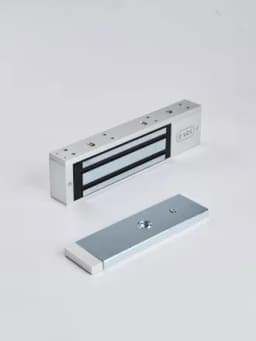 Электромагнитный замок (сила удержания 350 кг), с двумя встроенными датчиками, цвет серебристый сатинированный алюминий RAL 7047 RL-EM350-LSS R-Lock