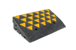 Съезд с бордюра резиновый СР-150-1 средняя часть 0,6х0,15х0,36м