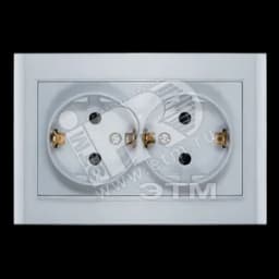 Розетка Бриллиант двойная с заземлением с защитной шторкой серебро Универсал