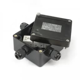 Коробка взрывозащишенная огнестойкая армамидная антистатическая 2 ввода под углом 90 ° 0,75-1,5 мм черная 103х105х55 Спецприбор