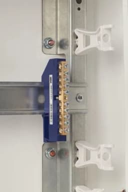 Шина нулевая на DIN-изол. ШНИ-6х9-10-Д-С IEK YNN10-69-10D-K07