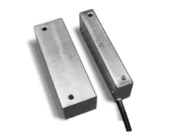 Извещатель охранный точечный магнитоконтактный ИО 102-26 исп.205 металлорукав из нержавеющей стали ПАШК.425119.066