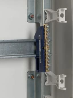 Шина нулевая на DIN-изол. ШНИ-6х9-12-Д-С IEK YNN10-69-12D-K07