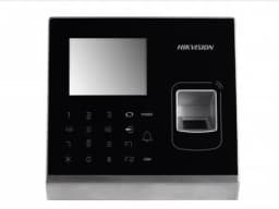 Терминал доступа Hikvision DS-K1T201MF со встроенными считывателями Mifare карт и отпечатков пальцев