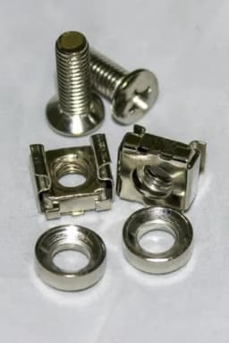 Горизонтальный опорный уголок длиной 475 мм Hyperline TGB3-475-ZN