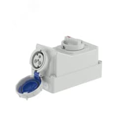 Розетка наружной установки с механической блокировкой и боковым расположением разъема IP67 32 DKC