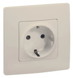 Розетка 1-м СП Etika 16А IP20 250В 2P+E с заземл. немецк. стандарт винтов. клеммы механизм сл. кость Leg 672321
