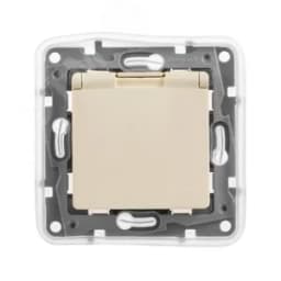 ETIKA Розетка 2К+З IP 44 с откидной крышкой и шторками немецкий стандарт автоматические зажимы 16 А слоновая кость