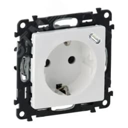 Valena LIFE.Розетка комбинированная 2К+З 16А ~250В со встроенным зарядным устройством USB C 1.5А 5В.С лицевой панелью.Белое