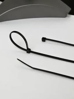 Хомут кабельный 2.5х200 нейл. черн. (уп.100шт) IEK UHH32-D025-200-100